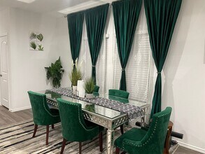 24443 Springfield Valley Dr in Spring, TX - Foto de edificio - Building Photo