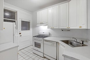 456 W Roslyn Pl, Unit 2 Apartments