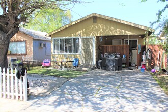 2601-2602 Franklin Way in West Sacramento, CA - Building Photo - Building Photo