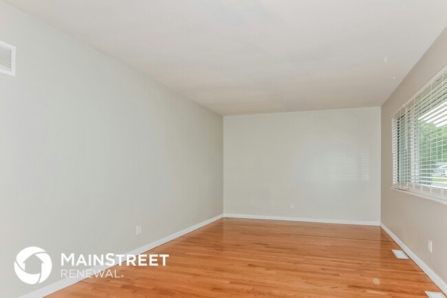 330 Moule Dr in Florissant, MO - Foto de edificio - Building Photo