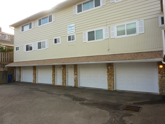 3929 NW Jetty Ave in Lincoln City, OR - Building Photo - Building Photo