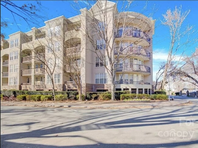 property at 405 W 7th St