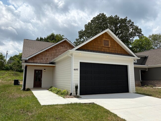 4691 Heiskell Dr in Chattanooga, TN - Foto de edificio - Building Photo