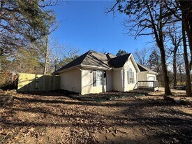 3341 E Wyman Rd in Fayetteville, AR - Building Photo