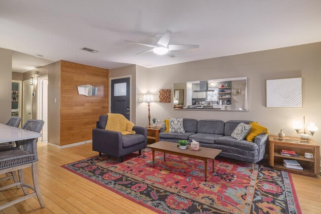 2906 Westhill Dr