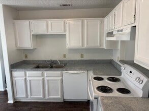 347 Ware Dr in Grand Prairie, TX - Building Photo - Building Photo