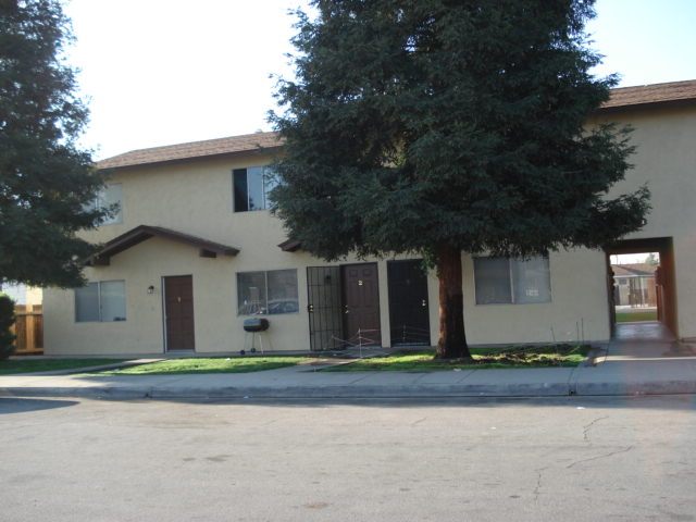 631 33rd St in Bakersfield, CA - Building Photo