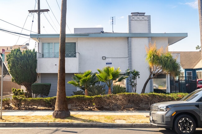912 E. La Palma Dr. in Inglewood, CA - Foto de edificio - Building Photo