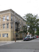 660 Grandview Ave in Ridgewood, NY - Building Photo - Building Photo