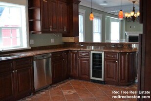 127 Nonantum St in Boston, MA - Building Photo