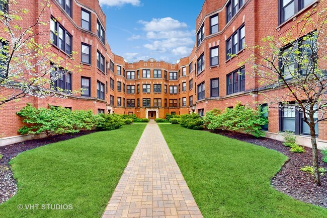 1114 W Pratt Blvd in Chicago, IL - Building Photo - Building Photo