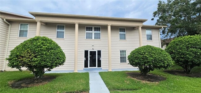 property at 1001 N Plantation Dr