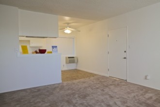 616 Woodruff Apartments in Bellflower, CA - Building Photo - Interior Photo