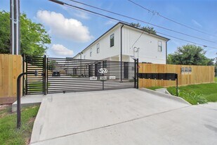 4719 Mallow St in Houston, TX - Building Photo