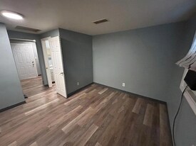 6666 Sylvania Rd, Unit 1 in Louisville, KY - Building Photo