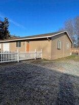 413 S 5th St in Selah, WA - Building Photo