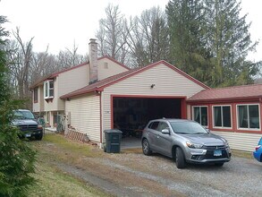 11 Embassy Dr in Haddam, CT - Building Photo - Building Photo