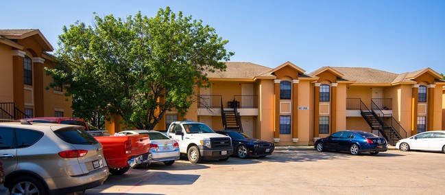 Villas Laredo Cantera in Laredo, TX - Foto de edificio - Building Photo