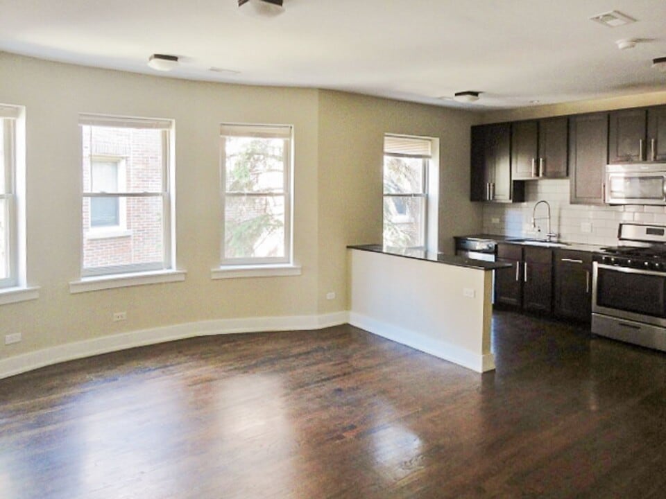 5046 N Winchester Ave, Unit 5058-2E in Chicago, IL - Building Photo