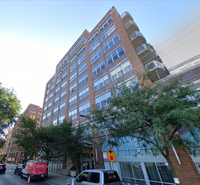 property at 933 W Van Buren St