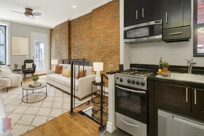 246 Mott St