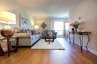 London Road Apartments in Sarnia, ON - Building Photo - Building Photo