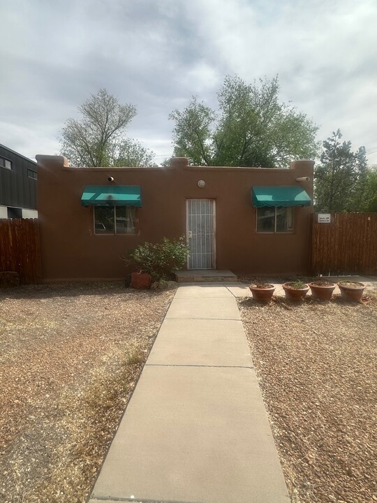 1224 Iron Ave SW in Albuquerque, NM - Building Photo