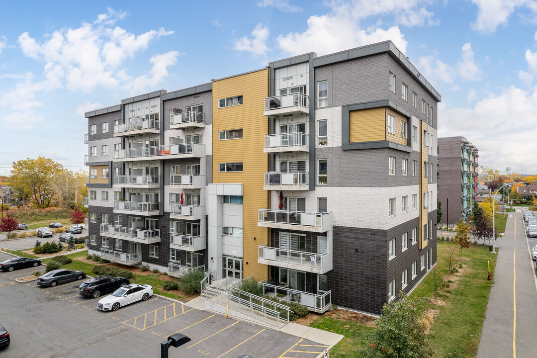 575 Robert-Élie Rue in Laval, QC - Building Photo