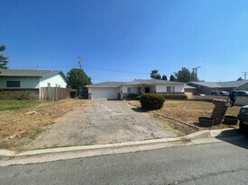 35627 Penrose Ln in Yucaipa, CA - Building Photo