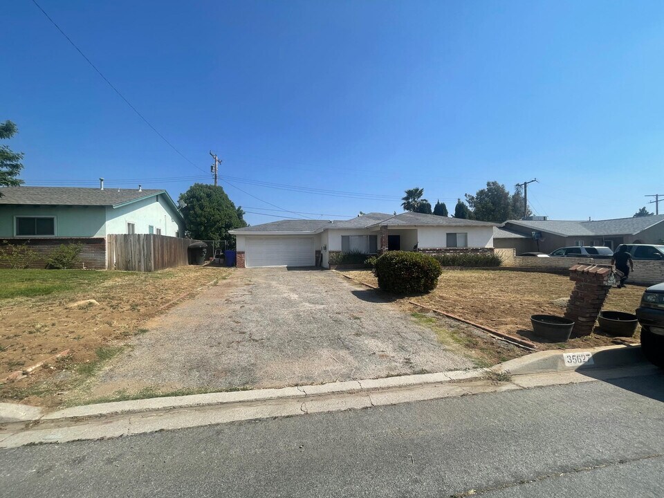 35627 Penrose Ln in Yucaipa, CA - Building Photo