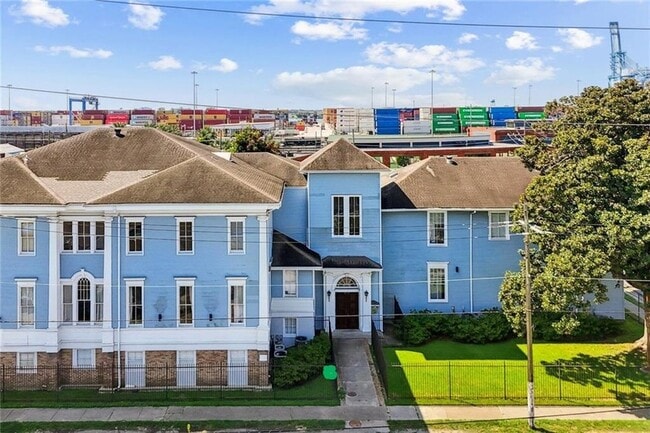 property at 4716 Annunciation St