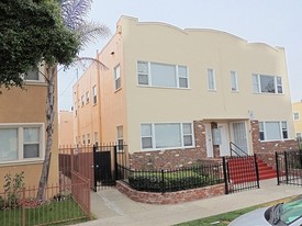 1471 Chestnut Ave in Long Beach, CA - Foto de edificio - Building Photo