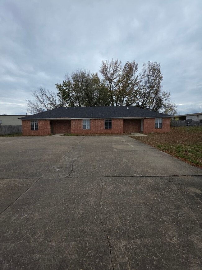 property at 1122 E 13th St