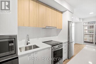 30 Upper Mall Wy in Vaughan, ON - Building Photo - Building Photo