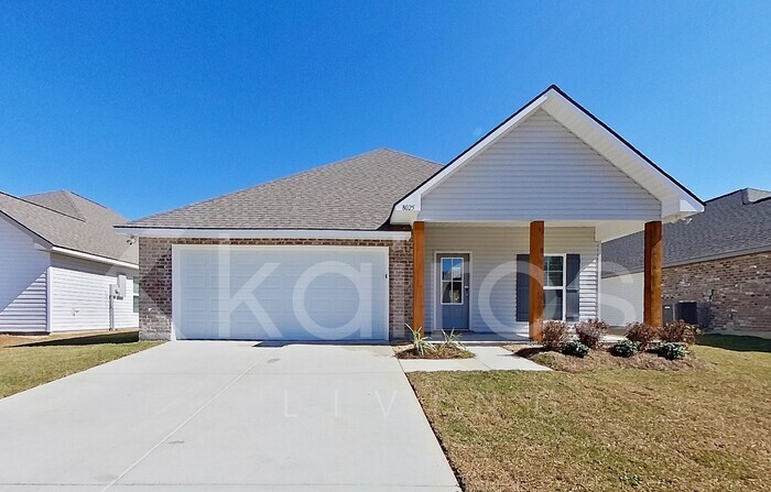 8025 Hendrick Dr in Baton Rouge, LA - Building Photo