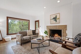 140 NW MacLeay Blvd in Portland, OR - Building Photo - Building Photo