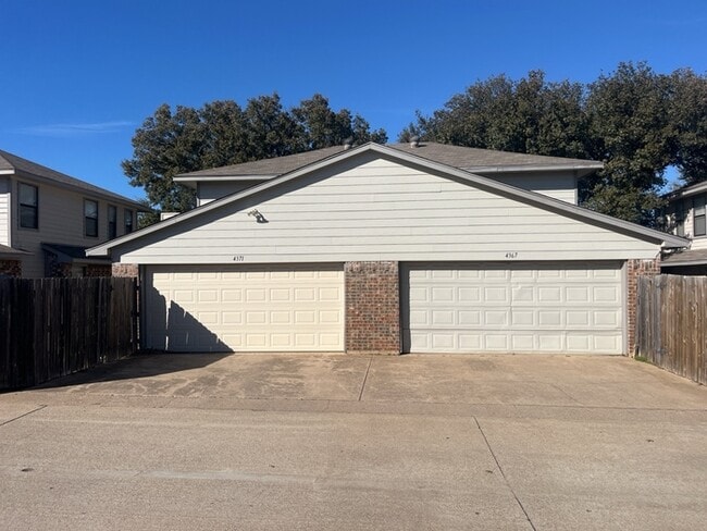 4371 Hulen Cir E in Fort Worth, TX - Building Photo - Building Photo