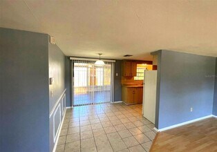 7335 Ashwood Dr in Port Richey, FL - Building Photo - Building Photo