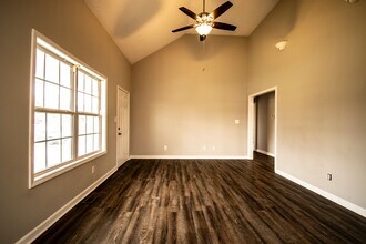 912 Granny White Rd in Clarksville, TN - Building Photo - Building Photo