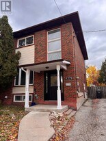 1379 Freeport Dr in Mississauga, ON - Building Photo