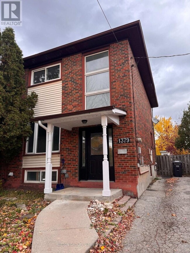 property at 1379 Freeport Dr