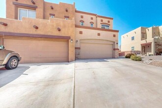 2233 Cortina Loop SE in Rio Rancho, NM - Foto de edificio - Building Photo