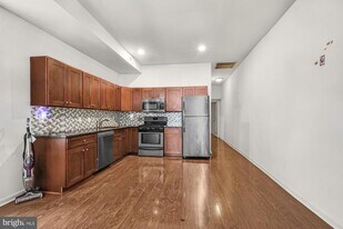 1631 W Girard Ave in Philadelphia, PA - Building Photo