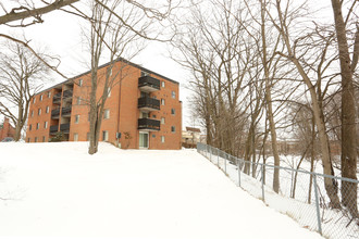 Woodmere Apartments in East Lansing, MI - Building Photo - Building Photo