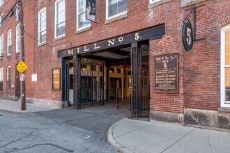 Cotton House Lofts in Lowell, MA - Foto de edificio - Building Photo