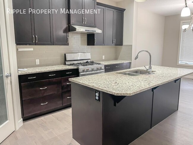 19 Nolanfield Cres NW in Calgary, AB - Building Photo - Building Photo