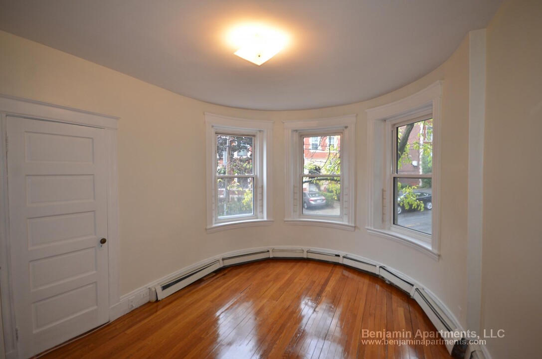 190 Winthrop Rd, Unit 3 in Brookline, MA - Building Photo