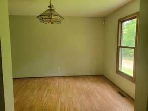 585 Friendship Dr in Honey Brook, PA - Foto de edificio - Building Photo