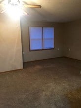 107 E Jasper St, Unit 3 in Pleasantville, IA - Foto de edificio - Building Photo