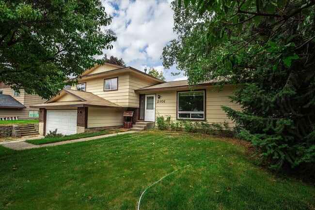 property at 2101 W Bordeaux Ave